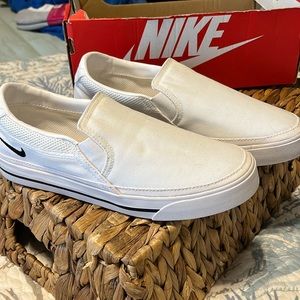 Brand New! Nike Wimens Court Legacy slip on shoes. Sz 7